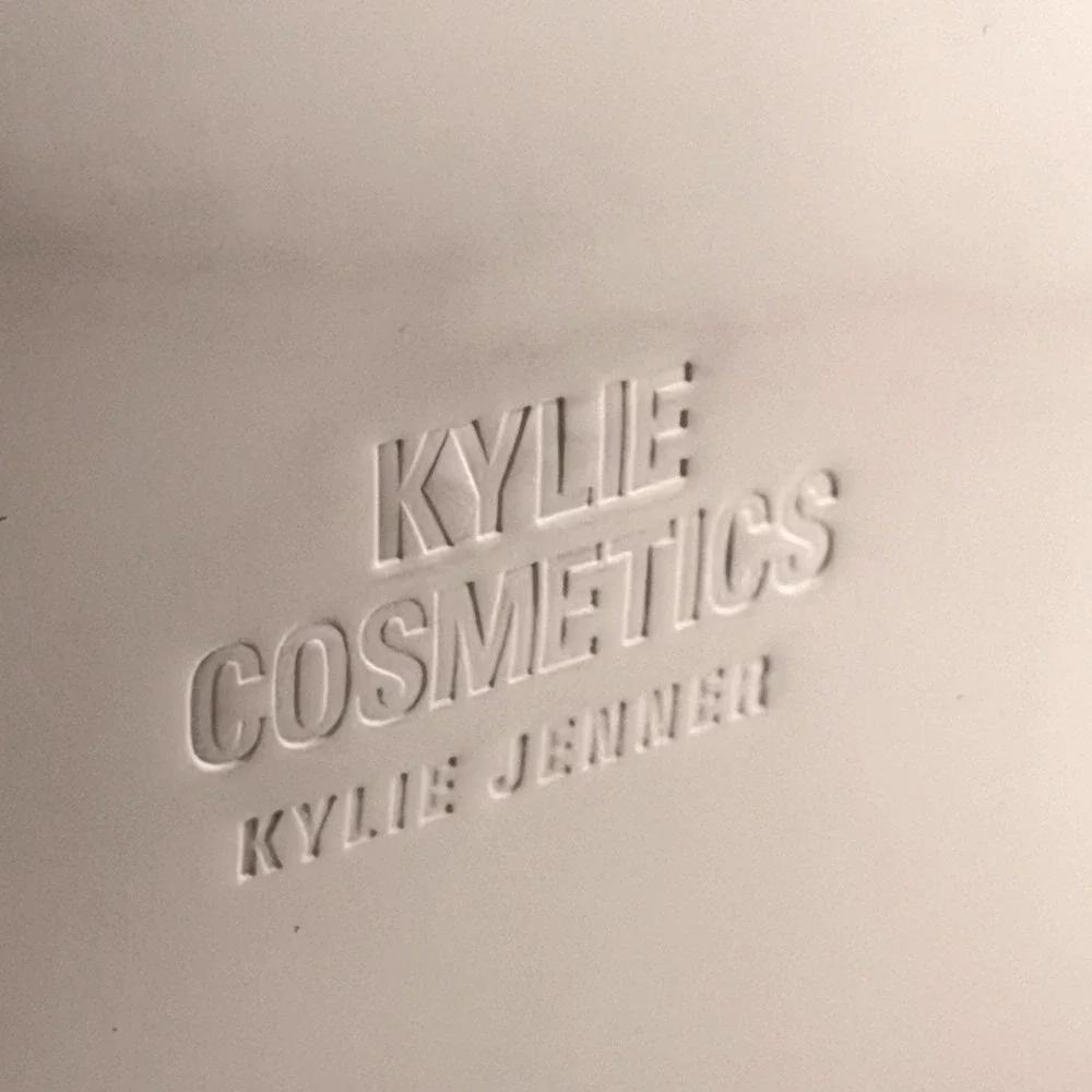 Kylie Cosmetics Pink Makeup Pouch/ Tavel Zip / Brand New Sealed 8